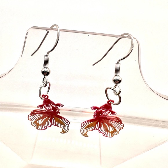 Red Beta Fish Earrings - Fish Bowl Earrings - Water Earrings - Picture 2 of 10